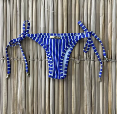 BIQUÍNI CORTININHA RISCA DE GIZ COM CALCINHA DE LAÇO - comprar online