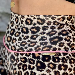 SHORT WALK EMPINA BUMBUM ROAR COM ROSA EXCLUSIVO on internet