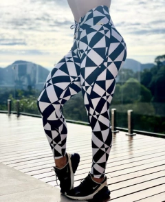 LEGGING RECORTE EMPINA BUMBUM GEOMÉTRICA CAMUFLADA EXCLUSIVO