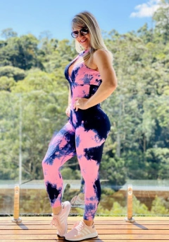 MACACÃO EMPINA BUMBUM JACQUARD CROCO TIE DYE ROSÁCEO COM MARINHO - buy online