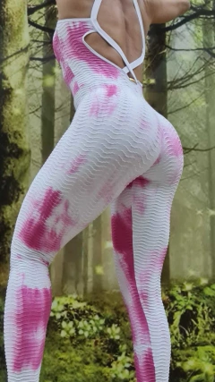 Macacão Tie Dye Rosa na internet