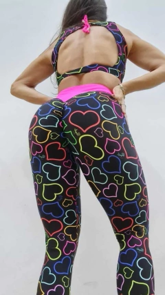 CONJUNTO CORAÇÃO PRETO E COLORIDO na internet