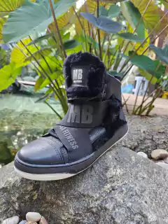 BOTA MB MUSA FITNESS HARDCOREFOOTWEAR LIMITED PRETO COM PELÚCIA
