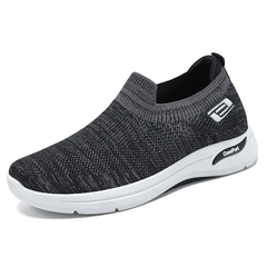 Tênis ortopédico masculino Comfort Sneakers® na cor preta, com design moderno e confortável.