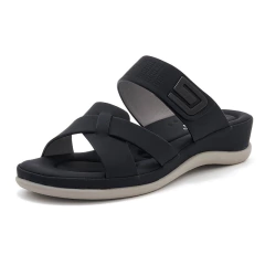Sandália ortopédica anatômica da marca USAFLEXY, com design moderno e confortável, na cor preta.