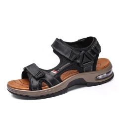 Sandália ortopédica masculina em couro, com design moderno e tiras ajustáveis com amortecimento em ar no calcanhar