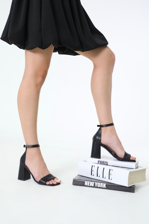 SANDALIA LAUREN SIMIL CUERO NEGRO - comprar online