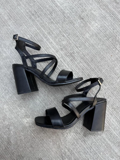 SANDALIA EMMA SIMIL CUERO - NEGRO