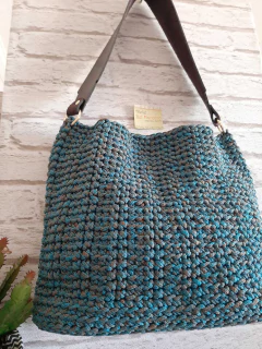 Faça você Bolsa De Crochê 1Fundo+1Alçaelosresina+1alçaecoconfort1botão imã - Ateliê Bel Marcato