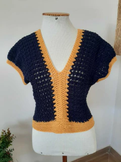 Blusa de croche feminina azul e mostarda na internet