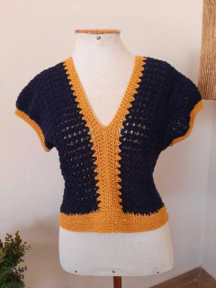 Blusa de croche feminina azul e mostarda - comprar online