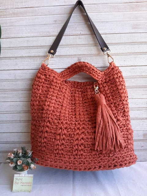 Bolsa feminina de ombro de crochê artesanal alça couro eco ref 203