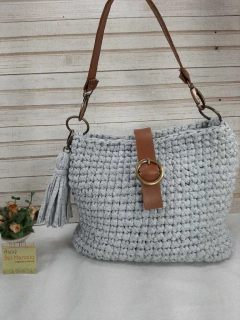 Fecho para bolsa com detalhe fivelão e botão imã na internet