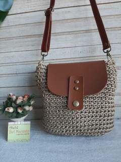 Bolsinha de ombro Ibiza com aba de couro eco Ref 123 - Ateliê Bel Marcato