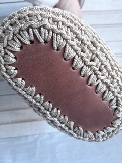 Bolsinha de ombro Ibiza com aba de couro eco Ref 123