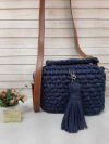 Bolsa de crochê transversal com alça e pingente Ref 103