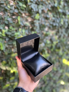 CAJA CUADRADA NEGRA en internet