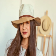 Chapéu Faixa Corino Caroline na internet