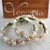 Venessia 105 Corona flores y perlas combinada blanca con salmón (45 cm)