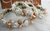 Venessia 105 Corona flores y perlas combinada blanca con salmón (45 cm) - comprar online