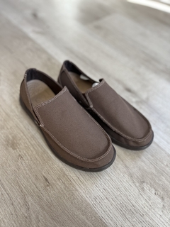 ZAPATOS CROCS SANTA CRUZ MARRON - Calzados Guchi