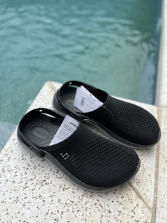 CROC LITERIDE BLACK en internet