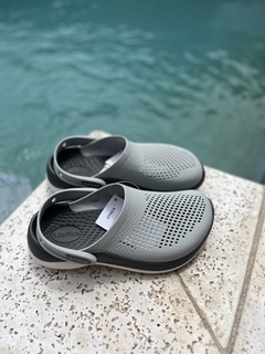 CROC LITERIDE GREY en internet