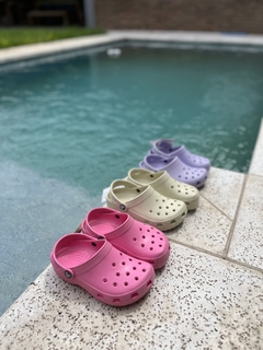Croc Classic Kid Pink - comprar online