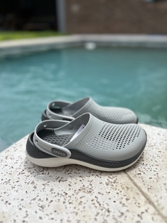CROC LITERIDE GREY - comprar online