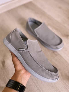 ZAPATOS CROCS SANTA CRUZ LIGHT GREY