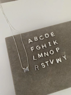 Colar Letra Lisa na internet