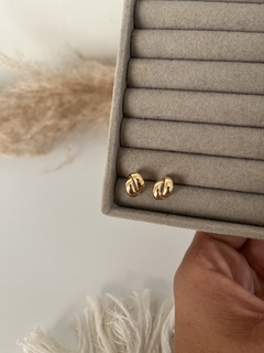 Brinco Laço Meio Nó - DOURADO - comprar online
