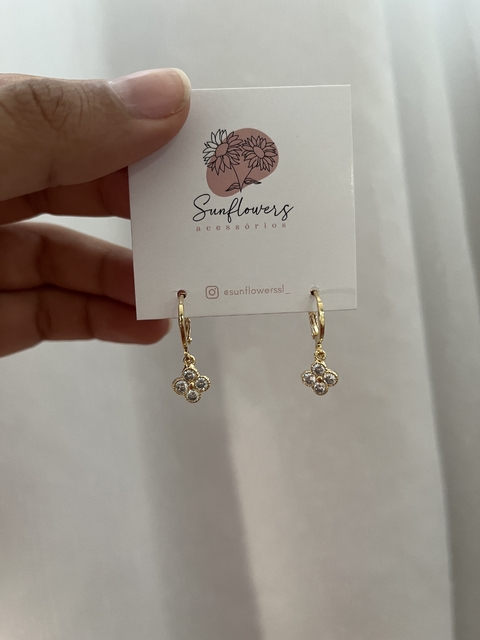 Argolinha Trevo Cravejada - DOURADO - comprar online