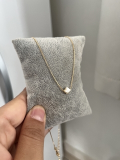 Colar Trevo Pérola - DOURADO na internet
