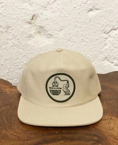 BONÉ BORDADO BEGE • SF