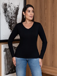 Camiseta Básica Mangas Longas PRETA - Gola "V" - Lucinha Correia
