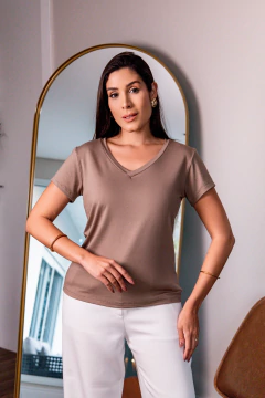 Camiseta Básica, Bege Trufa, Professora "Fátima" - comprar online