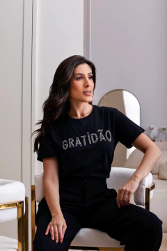 Camiseta "Gratidão", Preta na internet