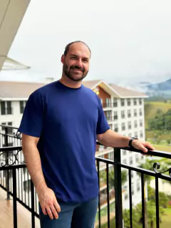 Camiseta Masculina - Azul Safira na internet