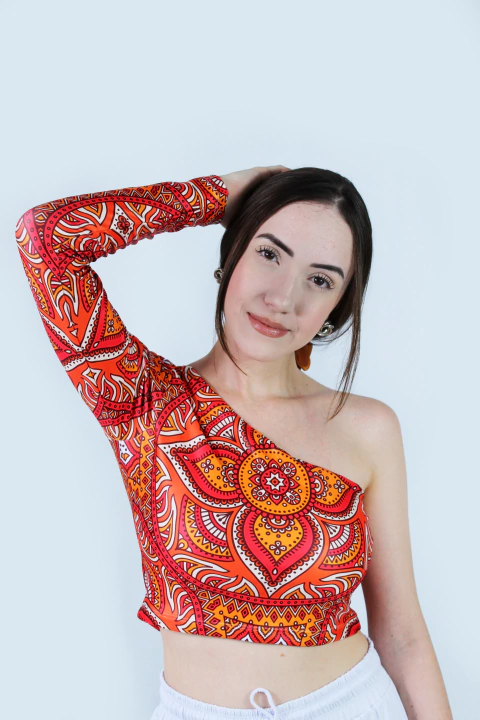 Cropped Um Ombro Só Manga Longa Mandala Flor Vermelha