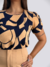 Blusa estampada princesa com botões na manga - loja online