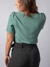 Blusa gola V em crepe com detalhe vazado - lisas