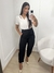 Blusa gola V em crepe com detalhe vazado - lisas