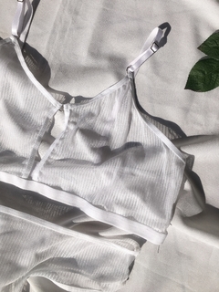 Conjunto de diseño de tul ralladito con culoteless 44 a 60 aprox de pantalón

Si necesitas la medida exacta de lo que sea consultanos y te lo medimos.