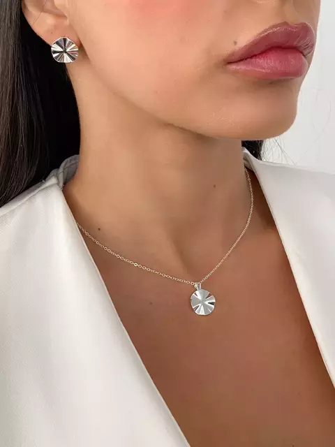 CONJUNTO COLAR + BRINCO MEDALHA MARTELADA - FOLHEADO A PRATA 925 - comprar online