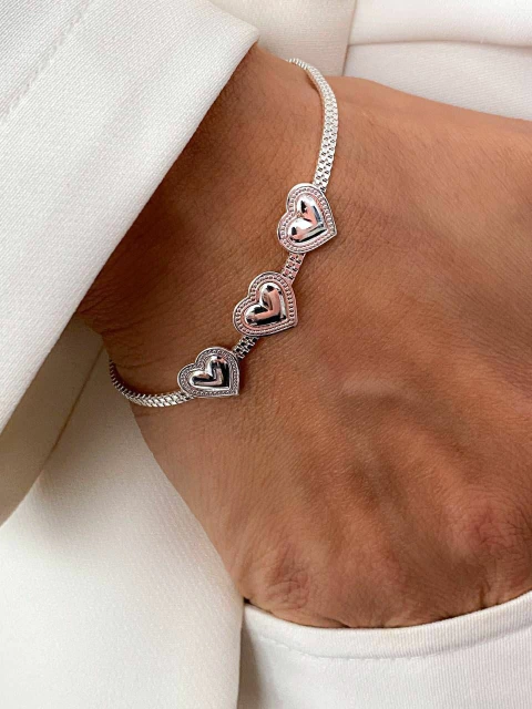 PULSEIRA TRÊS CORAÇÕES DETALHADO FOLHEADO A PRATA 925