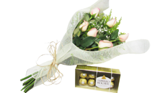 Ramalhete cor de rosa e ferrero 100g