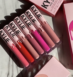 Banner de la categoría NEW VELVET LIP KIT COLLECTION 