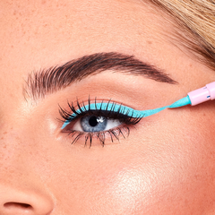 STASSIE X KYLIE LIQUID EYELINER PEN BLUE EYED BABE - Beauty Glam by Kar