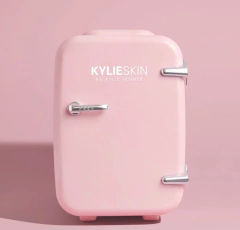 **PRE-ORDEN**KYLIE SKIN MINI FRIDGE